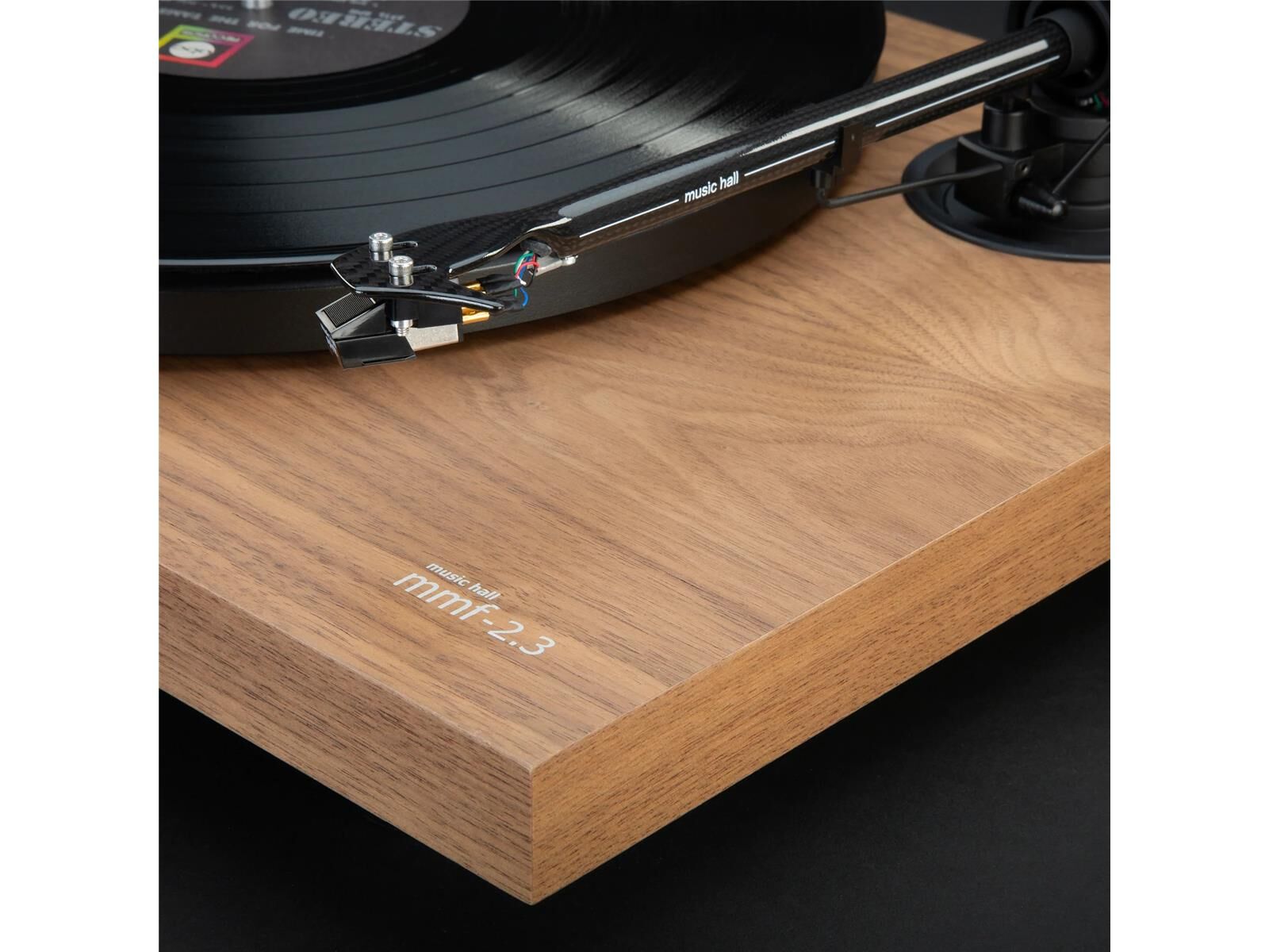 0007_Music_Hall_MMF_2_3_SE_Walnut_Detail.jpg Music Hall mmf-2.3 Plattenspieler walnuß