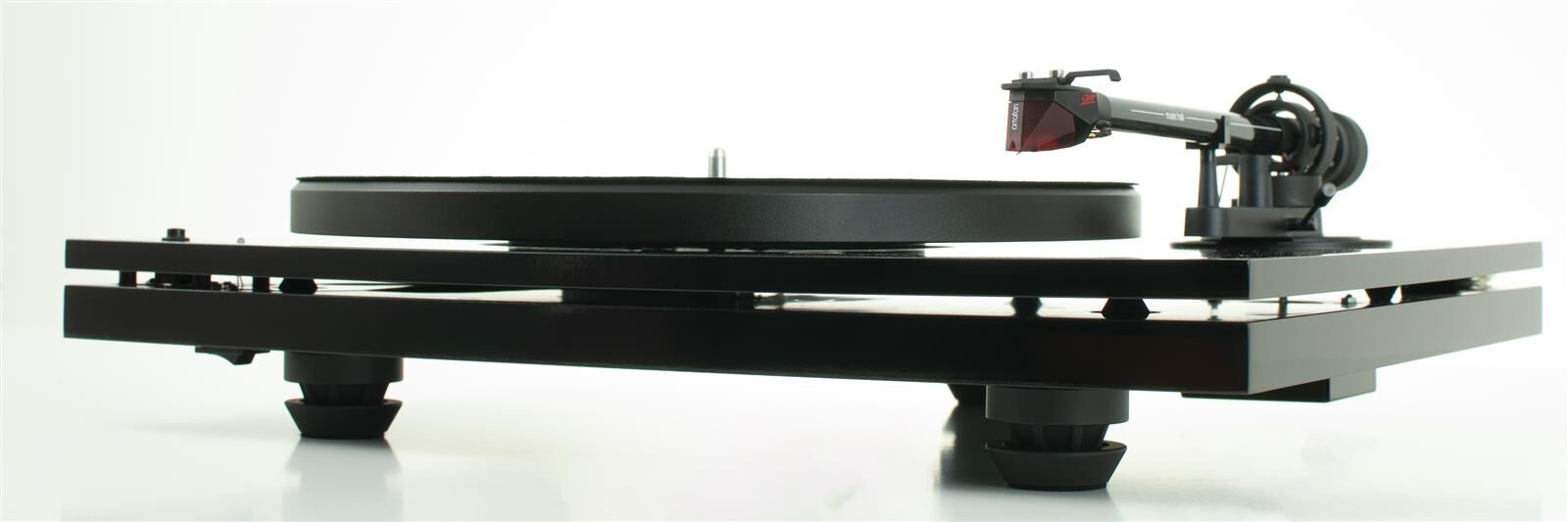 mmf-3.3 front angle Music Hall mmf-3.3 Plattenspieler schwarz