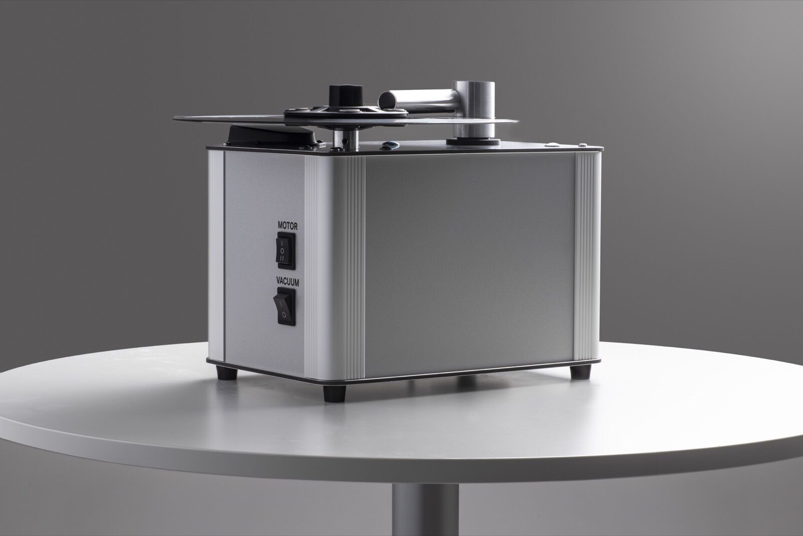 pro_VC_E2_diagonal_vinyl_2_1600px.jpg Pro-Ject VC-E2 Vinyl Cleaner Plattenwaschmaschine