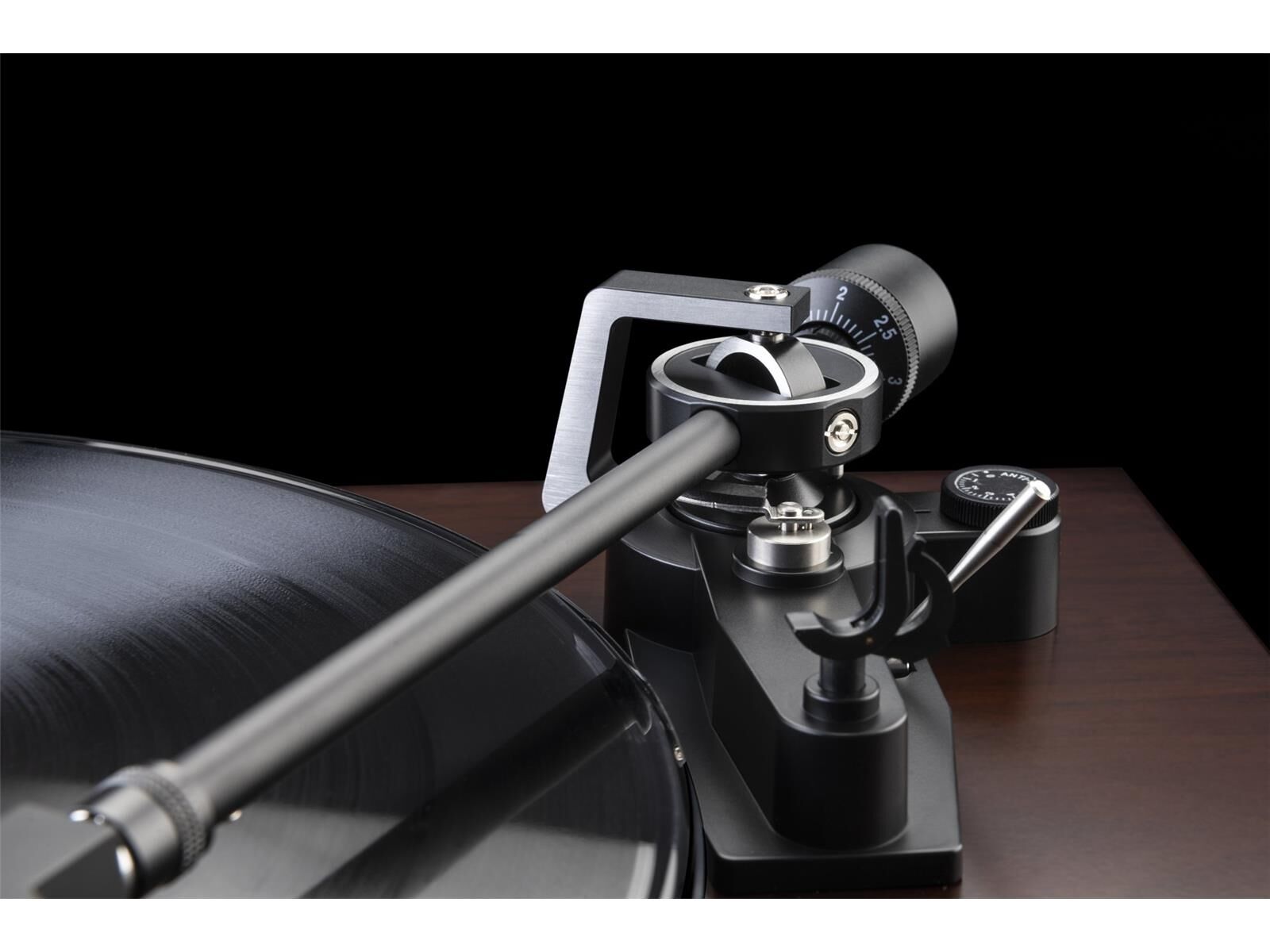 Dual CS 618 Q Manueller Plattenspieler hochglanz schwarz Dual CS 618 Q Manueller Plattenspieler hochglanz schwarz