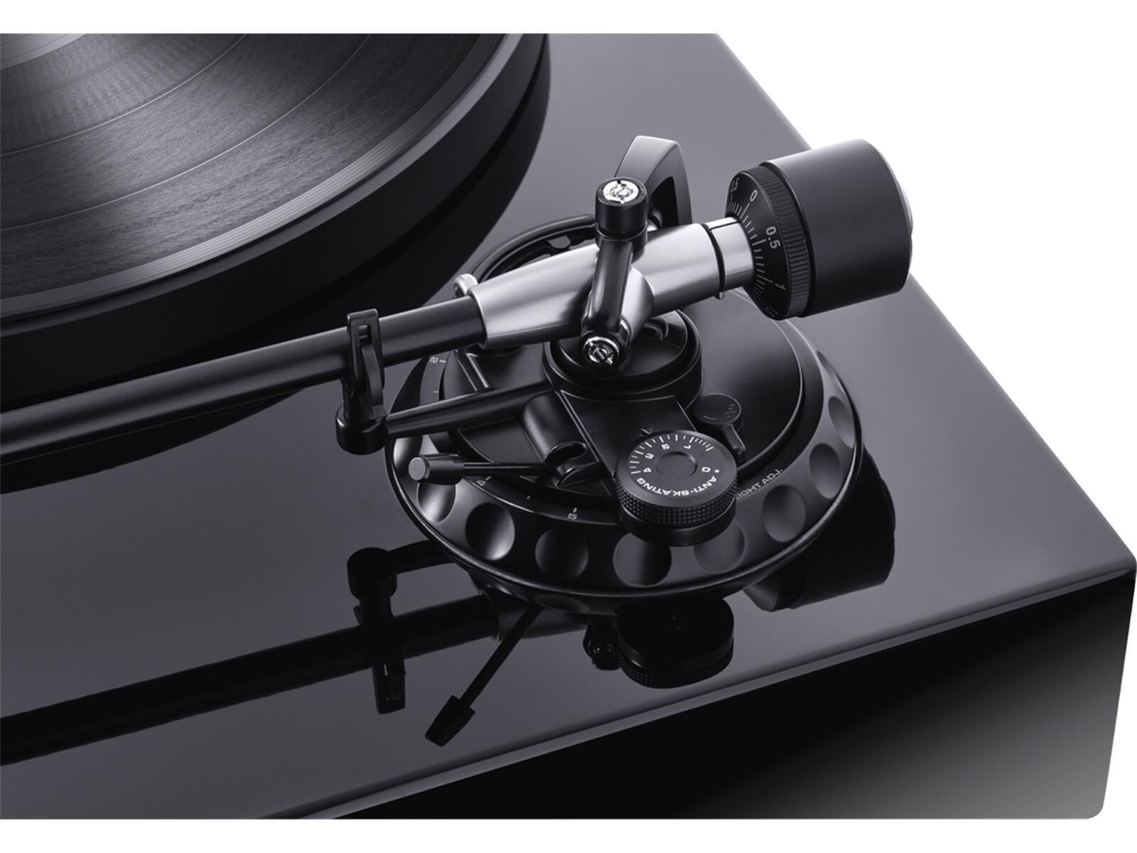 Magnat MTT 990 mit AT 95E schwarz Plattenspieler