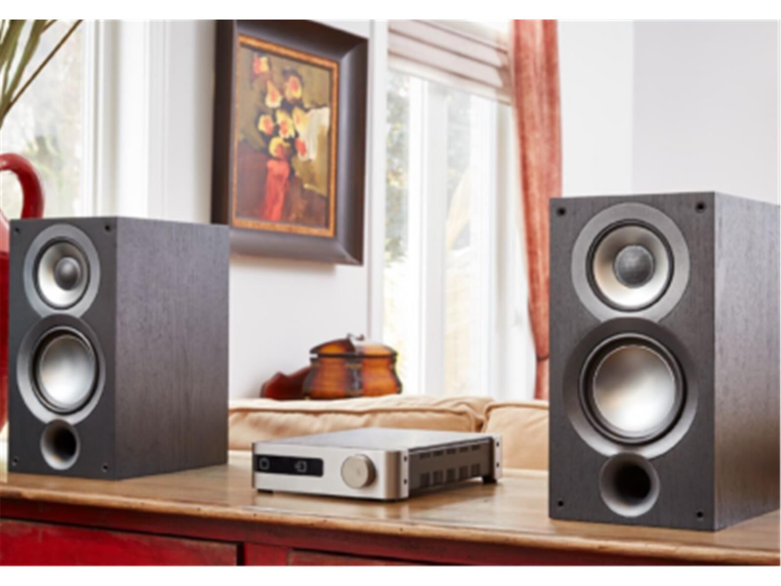 Elac Regal-Lautsprecher
