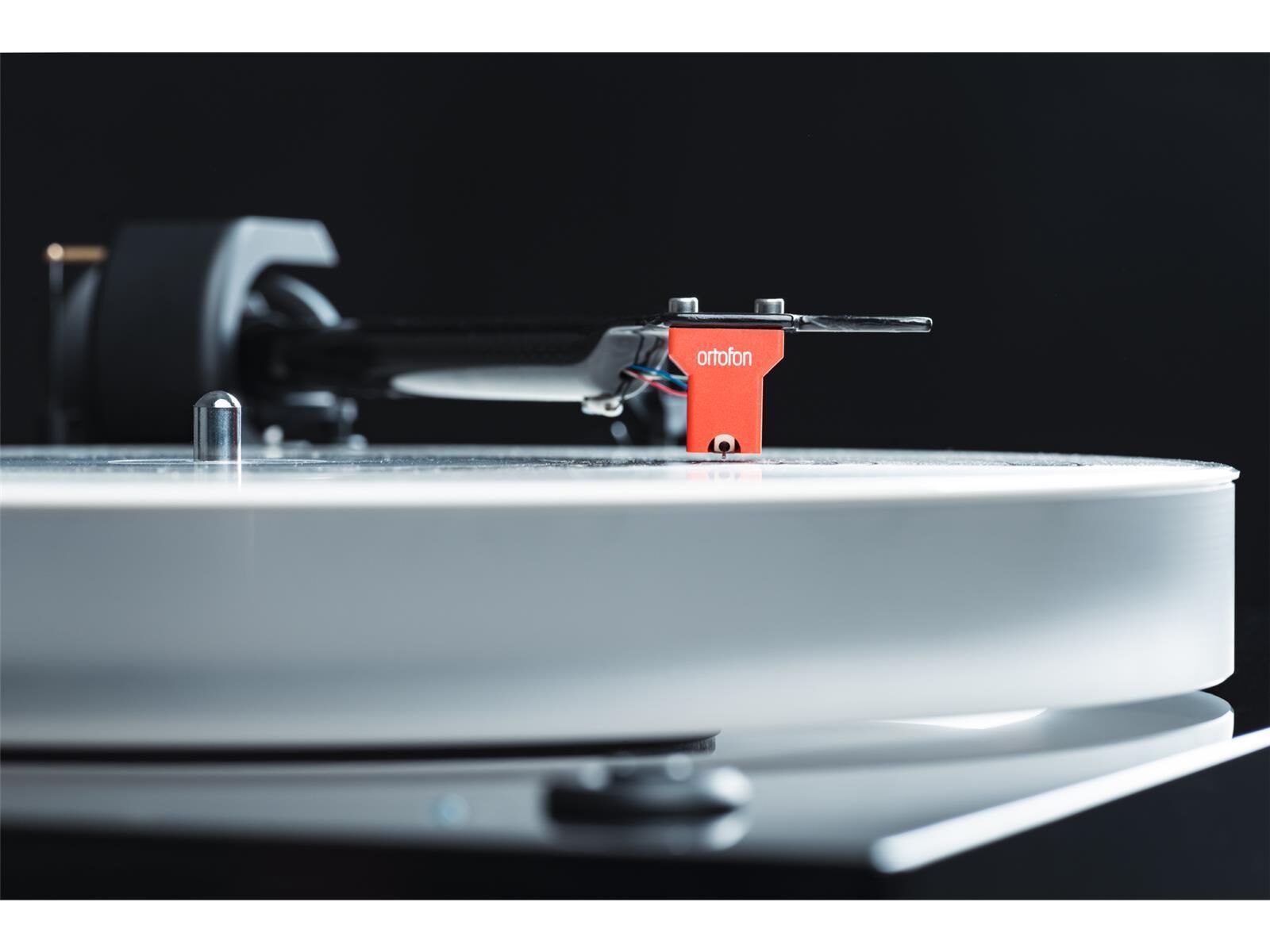 Pro-Ject X2 B True-Balanced-Plattenspieler seidenmatt walnuss